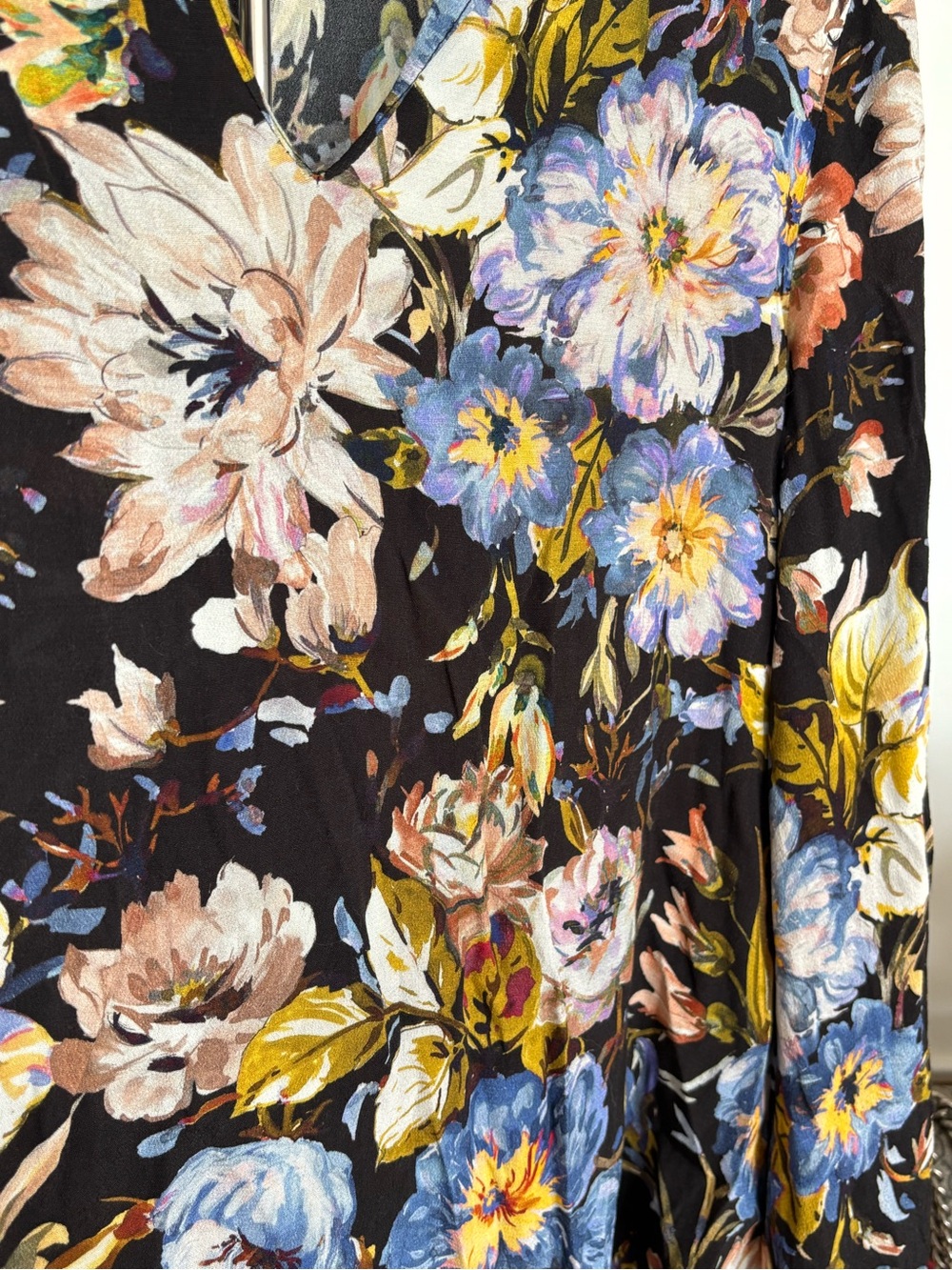 Karen Kane Floral Blouse M Black Blue Pink 100% Viscose Silk Feel V-Neck Y2K - Picture 4 of 15